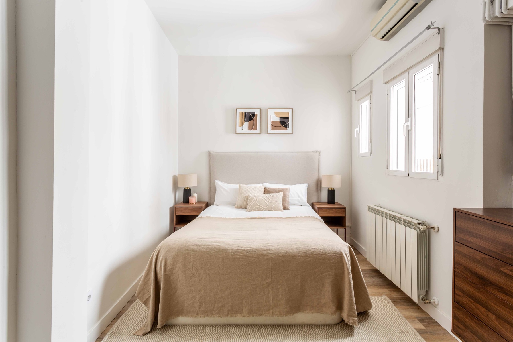 Calm, furnished Akora bedroom in a central Madrid apartment